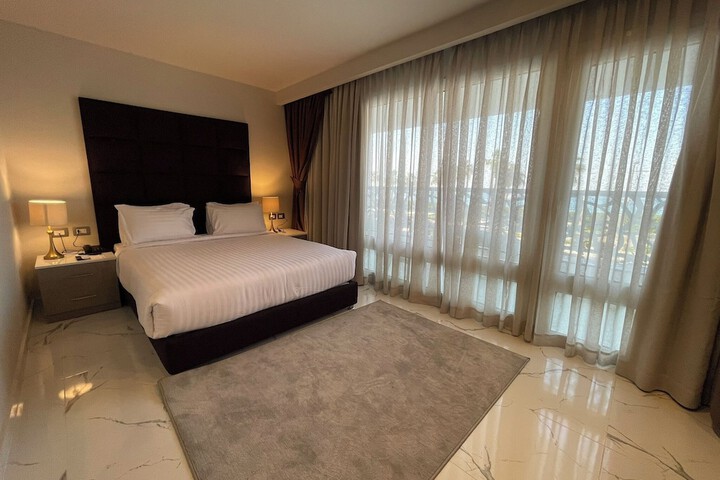 Room 16 of 83