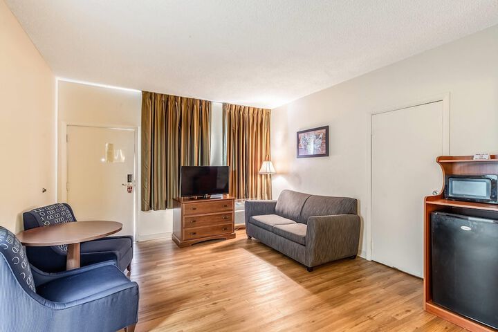 Room 18 of 29