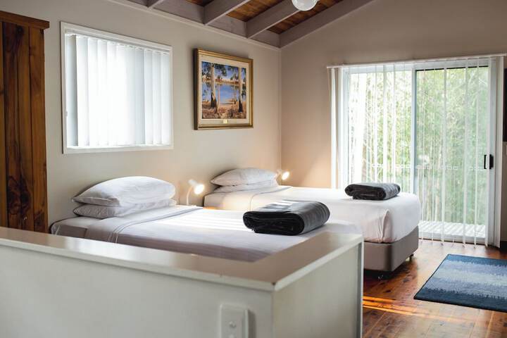 Room 15 of 115
