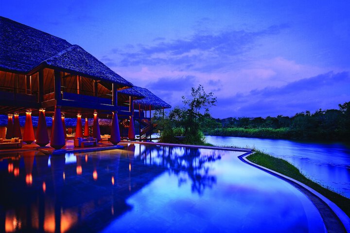 Hotel with Pool