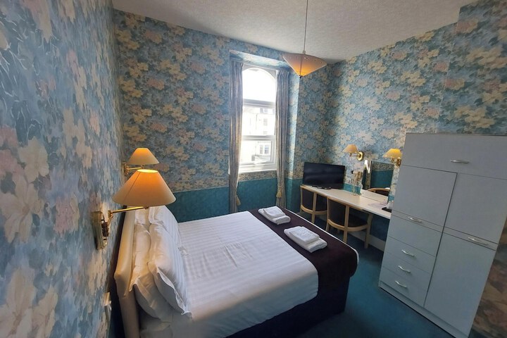 Room 25 of 44