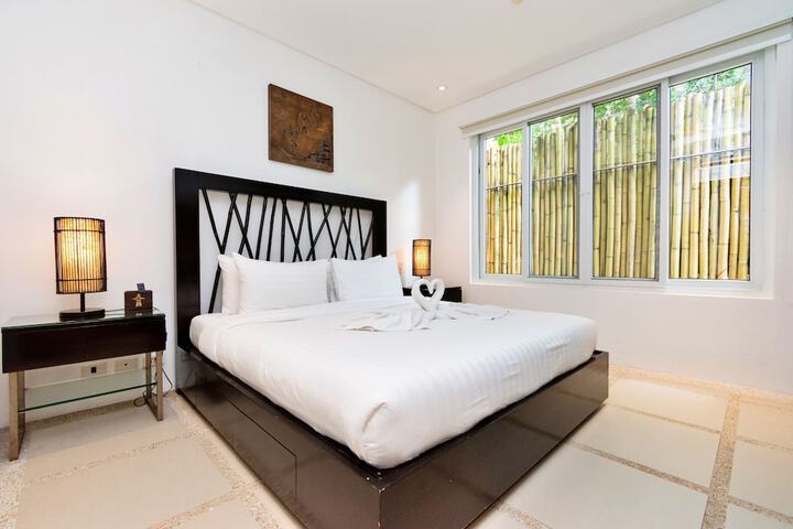 Room 44 of 208