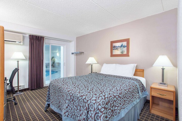 1 Queen Bed (1 of 9)