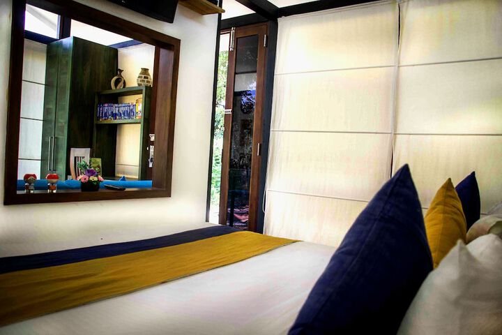 Room 10 of 65