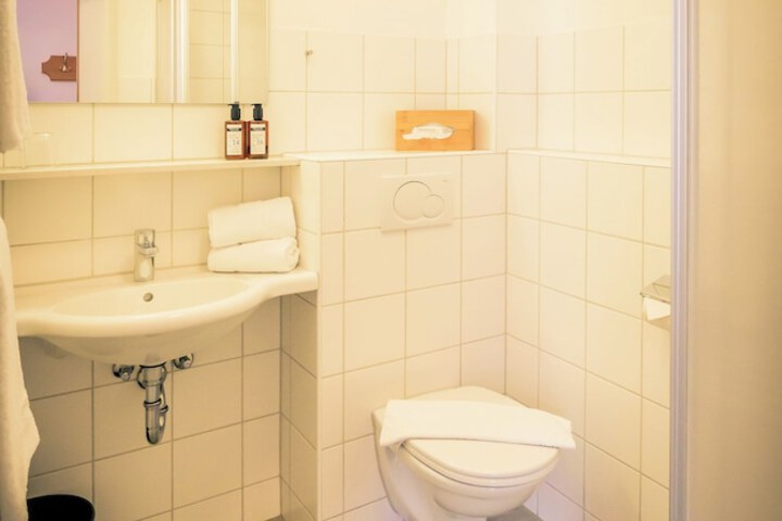 Room 72 of 113