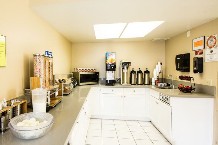 Breakfast area
