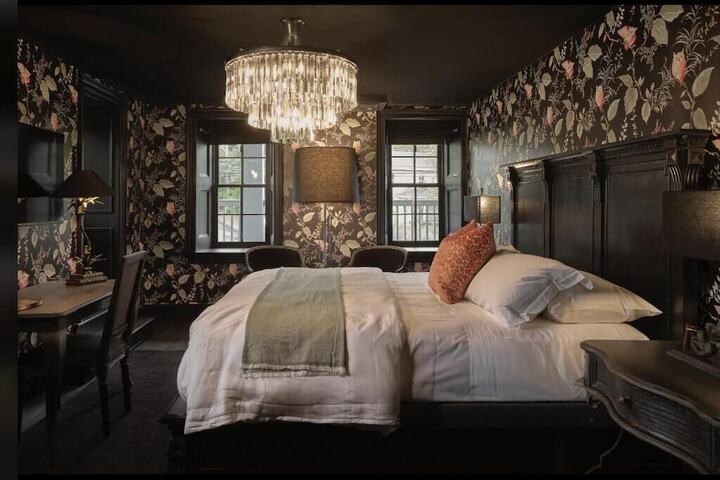 Room 8 of 13