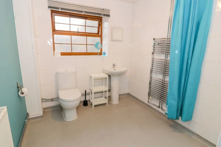 Room 6 of 19