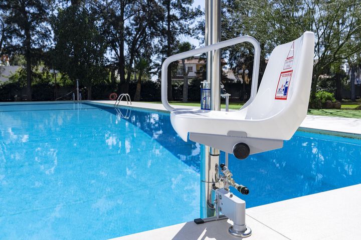 Hotel with Pool