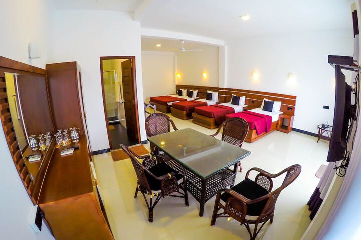 Room 11 of 25