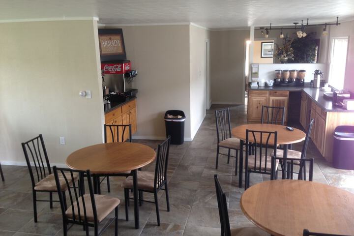 Breakfast/Coffee Service 18 of 19