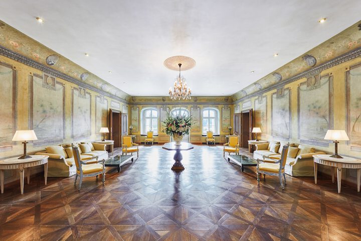 Entrance & Lobby