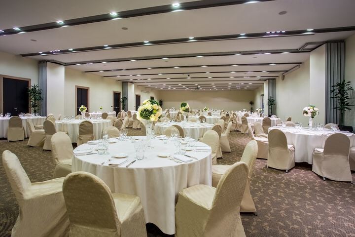 Ballroom/Hall 86 of 124