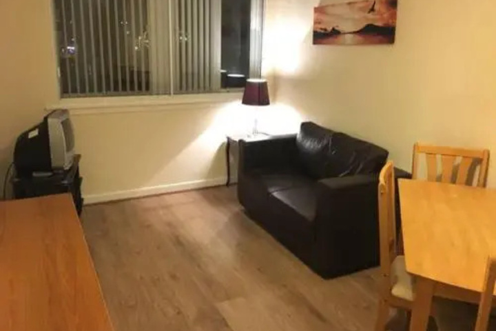 Room 7 of 8