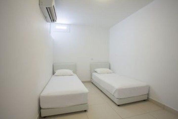 Room 21 of 94