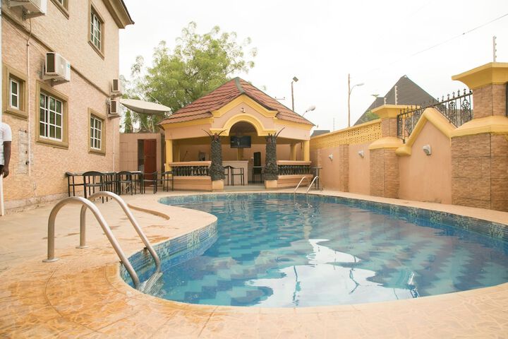 Pool 24 of 35