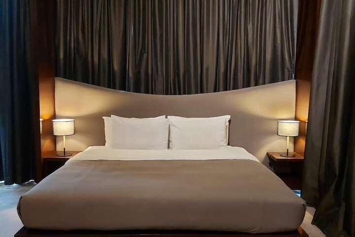 Room 17 of 60