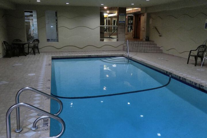 Hotel with Pool