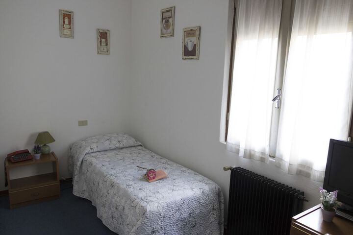 Room 5 of 36