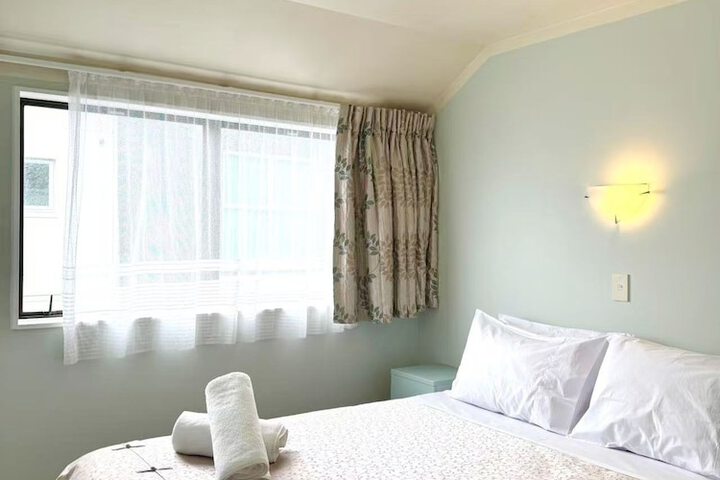 Room 5 of 13
