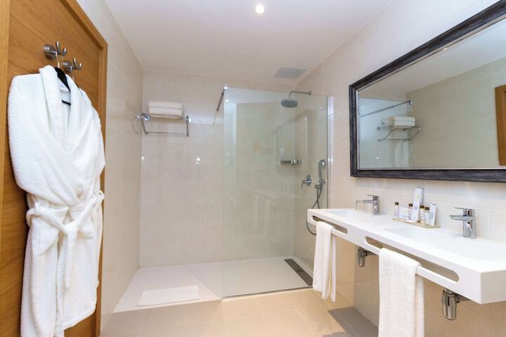 Room 16 of 29