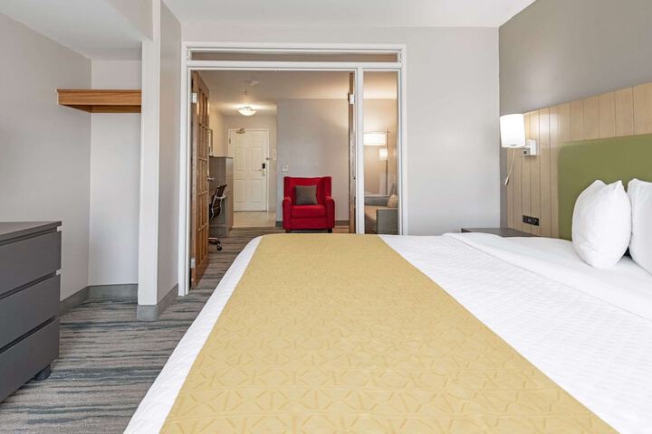 Standard | King Bed (12 of 14)