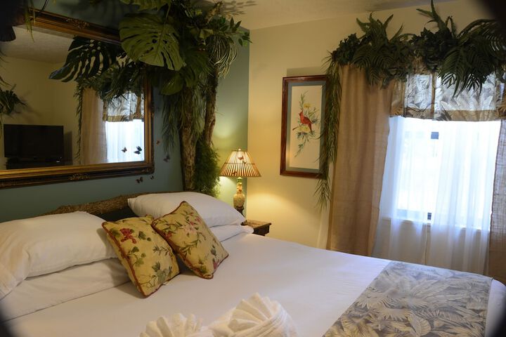 Room 33 of 51