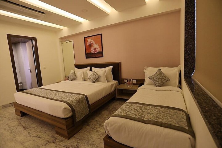 Room 6 of 24