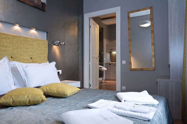Room 10 of 214