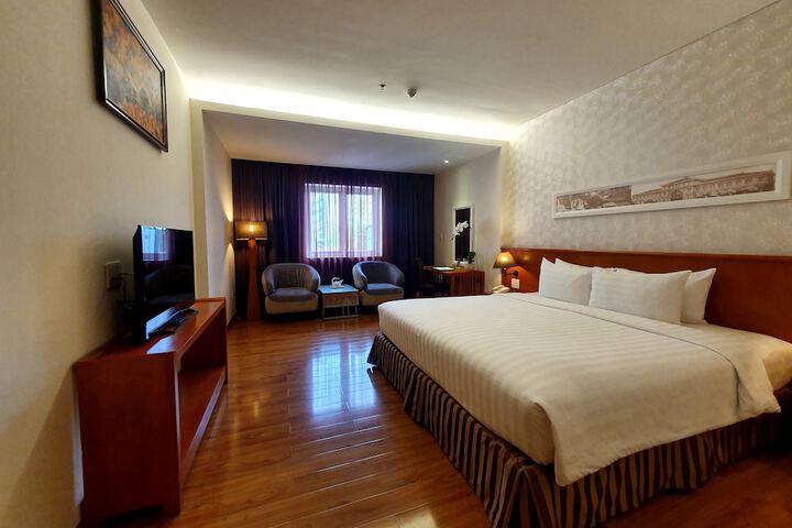 Room 4 of 50