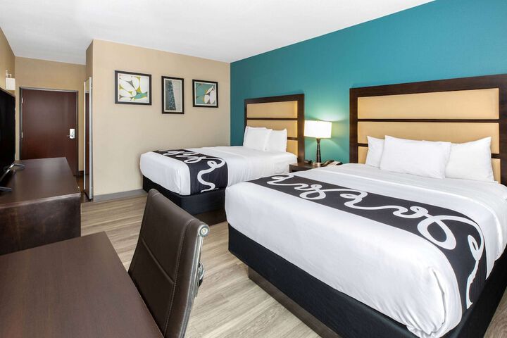 1 King Bed and 1 Queen Bed (7 of 8)