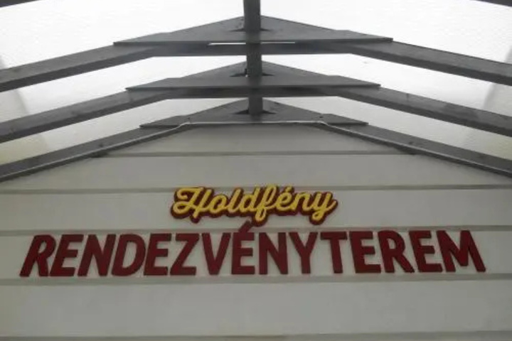 Holdfény Hotel
