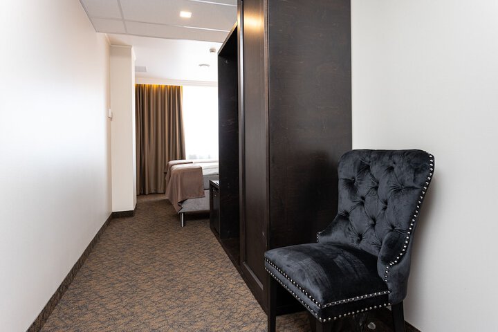 Room 25 of 37