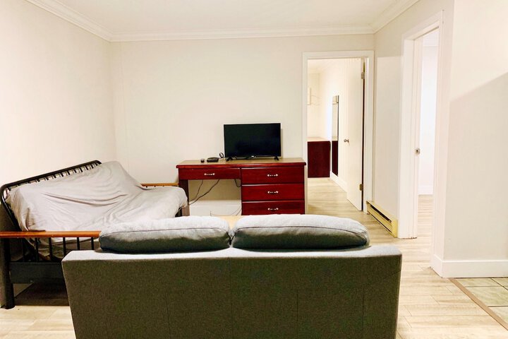 Room 33 of 76