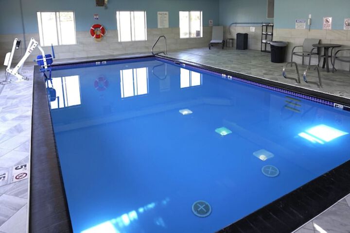Hotel with Pool