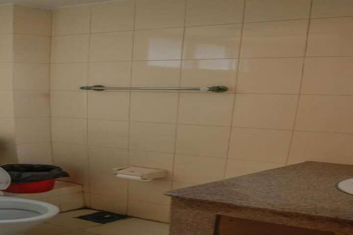 Room 7 of 10
