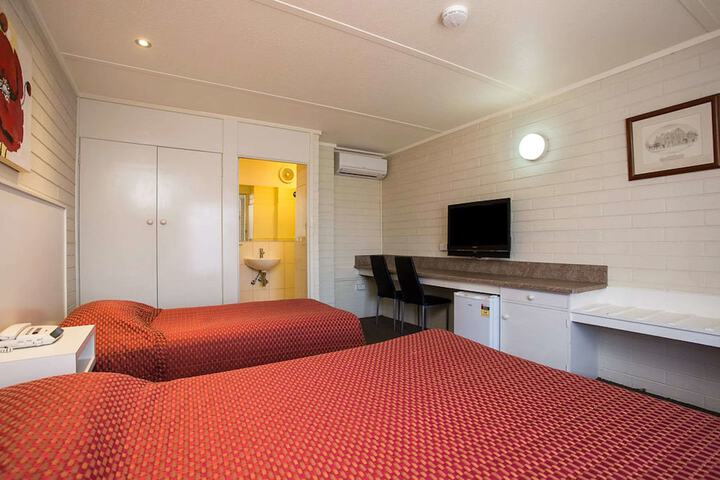 Room 3 of 10