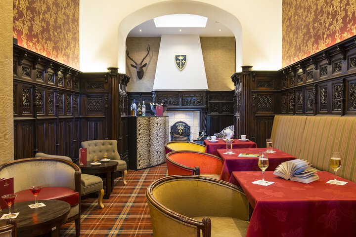 Lounge 80 of 102