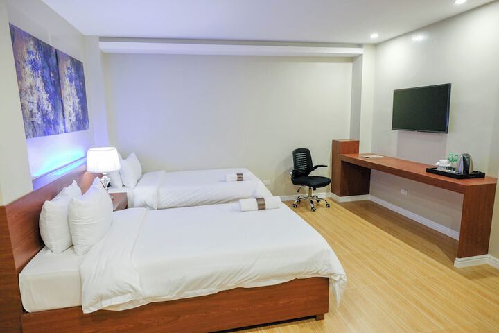 Room 7 of 32