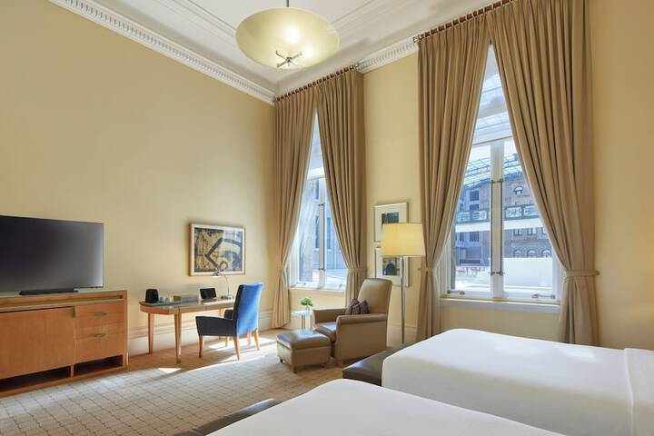 Room 28 of 68