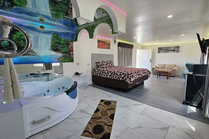 Room 15 of 25