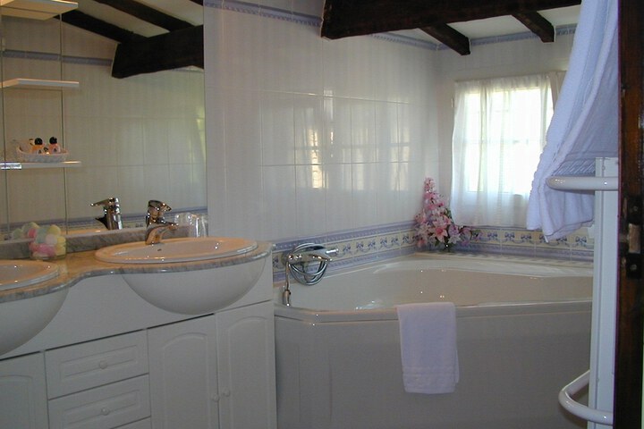 Room 12 of 34