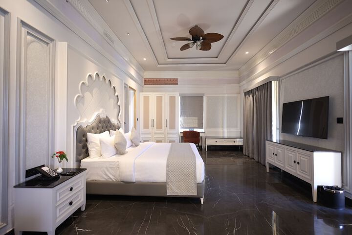 Room 15 of 43