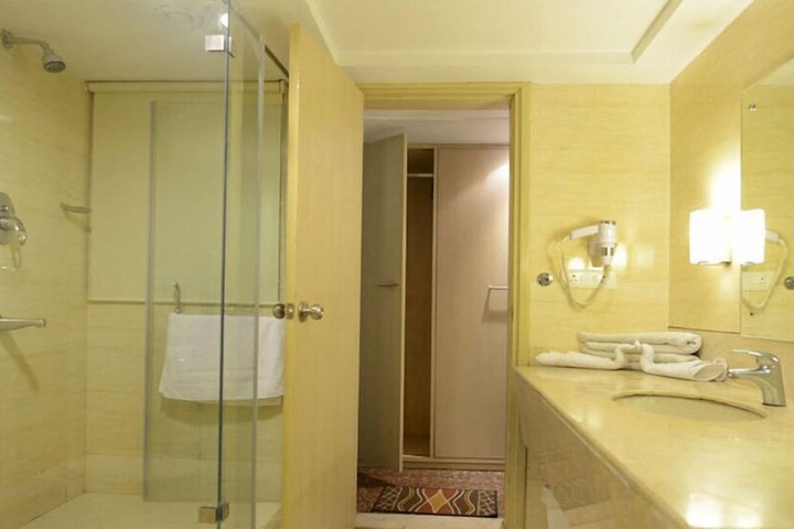 Room 8 of 13