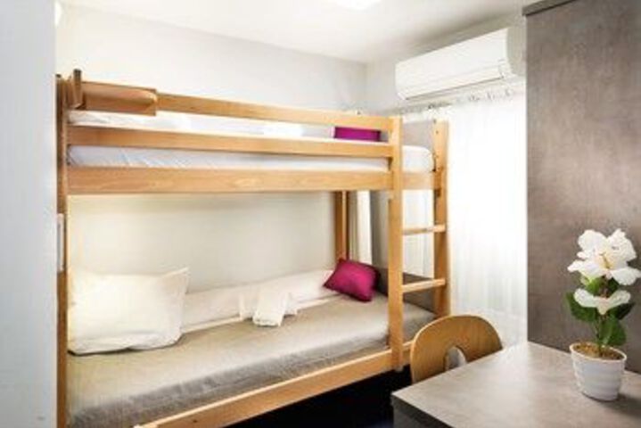 Room 4 of 17