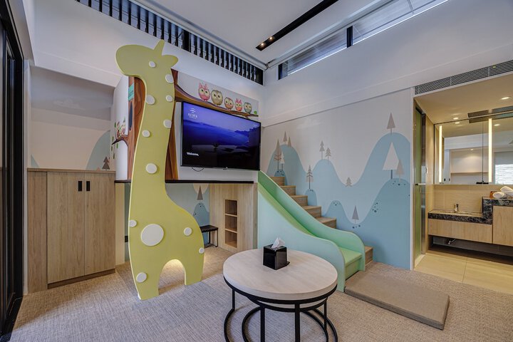 Room 12 of 85