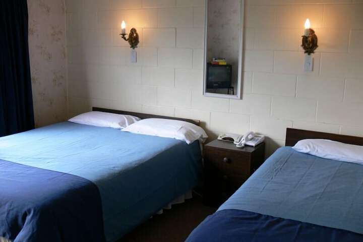 Room 4 of 32