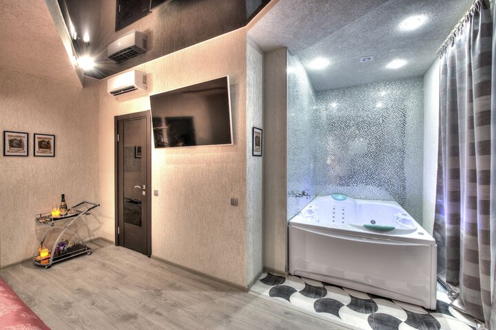 Room 13 of 26