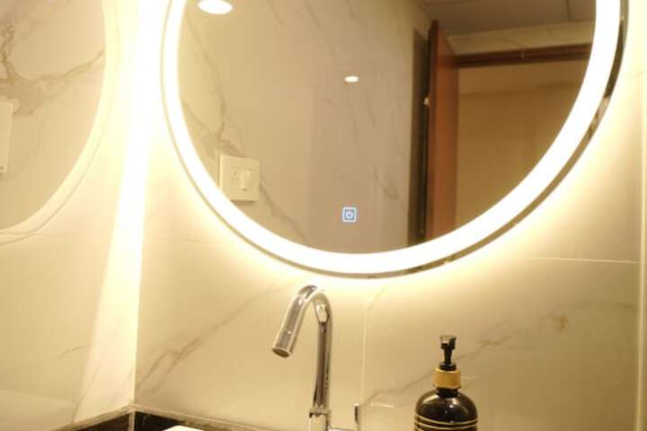 Room 8 of 9