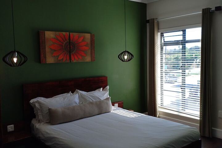 Room 11 of 103